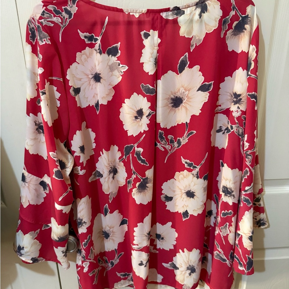 Floral Ruffle Sleeve Top - Perfect for Spring 🌷🌺 - Picture 2 of 8